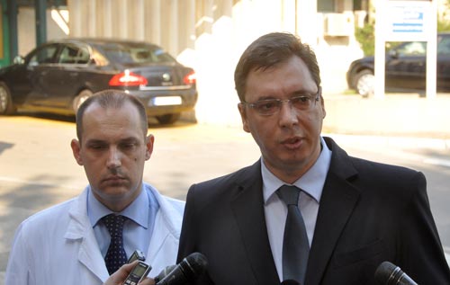 Srbský minister zdravotníctva Z. Lančar a premiér A. Vučić